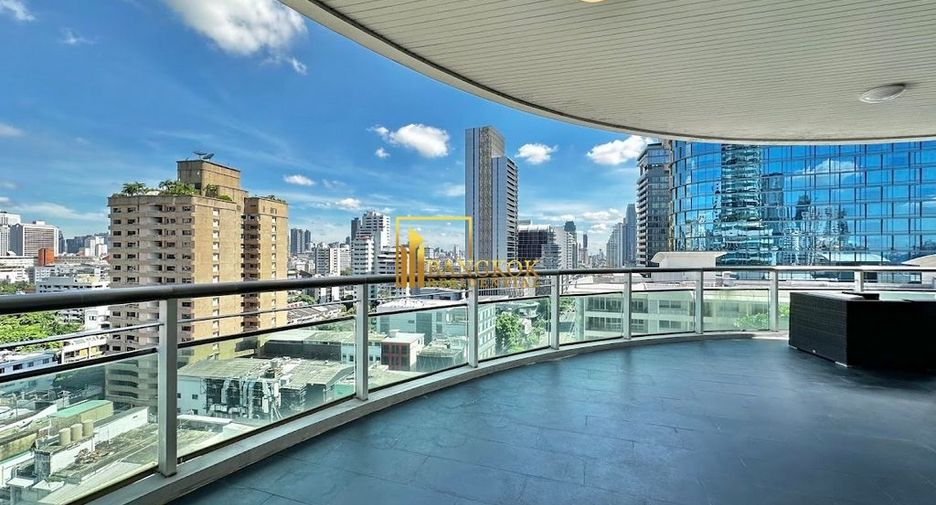 For rent 2 bedrooms serviced apartment in Watthana, Bangkok