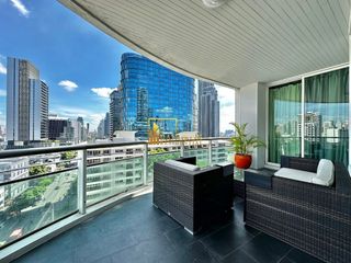 For rent 2 bedrooms serviced apartment in Watthana, Bangkok
