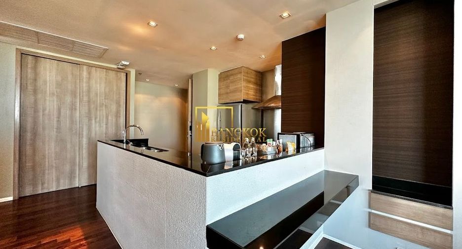 For rent 2 bedrooms serviced apartment in Watthana, Bangkok