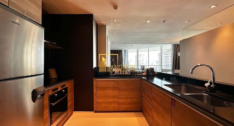 For rent 2 bedrooms serviced apartment in Watthana, Bangkok