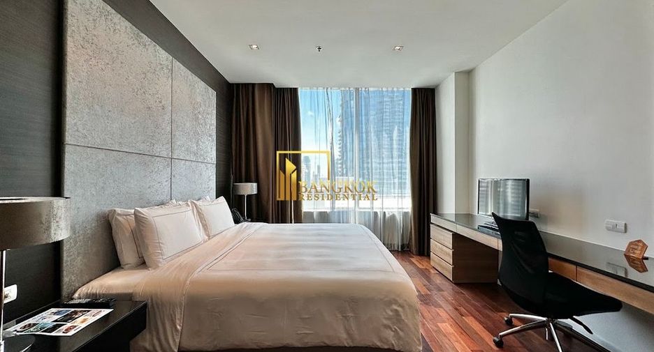 For rent 2 bedrooms serviced apartment in Watthana, Bangkok