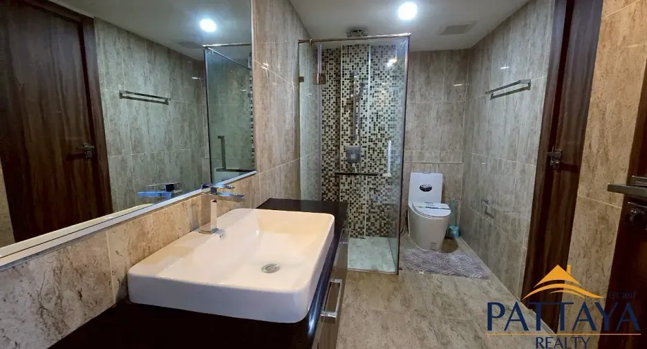 For rent and for sale 2 bedrooms condo in Bang Lamung, Chonburi