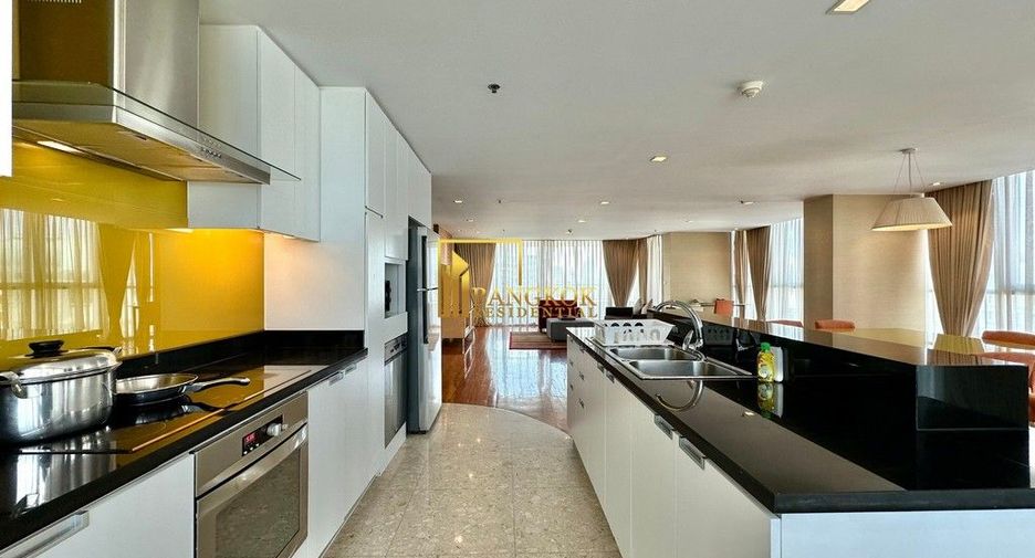 For rent 3 ベッドルーム serviced apartment in Pathum Wan, Bangkok
