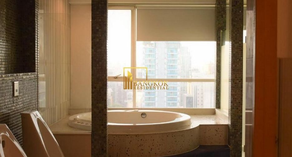 For rent 3 ベッドルーム serviced apartment in Pathum Wan, Bangkok
