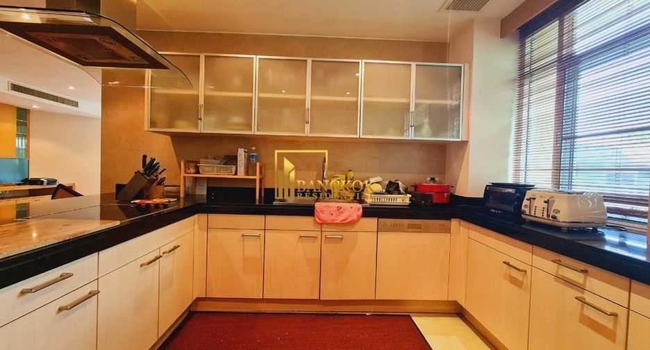 For rent 3 bedrooms condo in Watthana, Bangkok