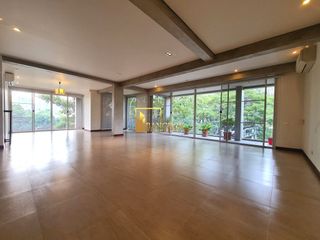 出租 4 卧室 公寓式住宅 在 Khlong Toei, 曼谷