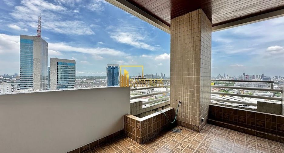 À louer 3 chambres condo à Khlong Toei, Bangkok
