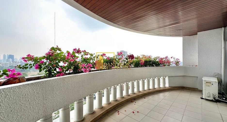 For rent 3 ベッドルーム apartment in Sathon, Bangkok