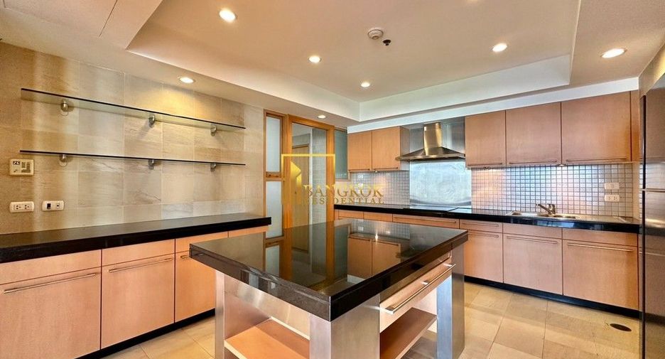 For rent 3 bedrooms apartment in Pathum Wan, Bangkok