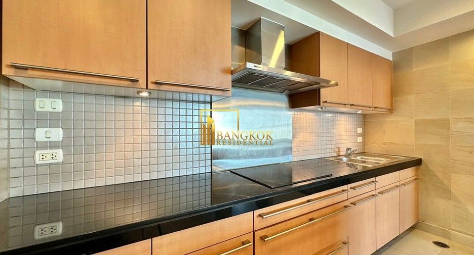 For rent 3 bedrooms apartment in Pathum Wan, Bangkok