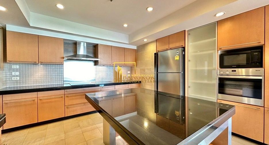 For rent 3 bedrooms apartment in Pathum Wan, Bangkok