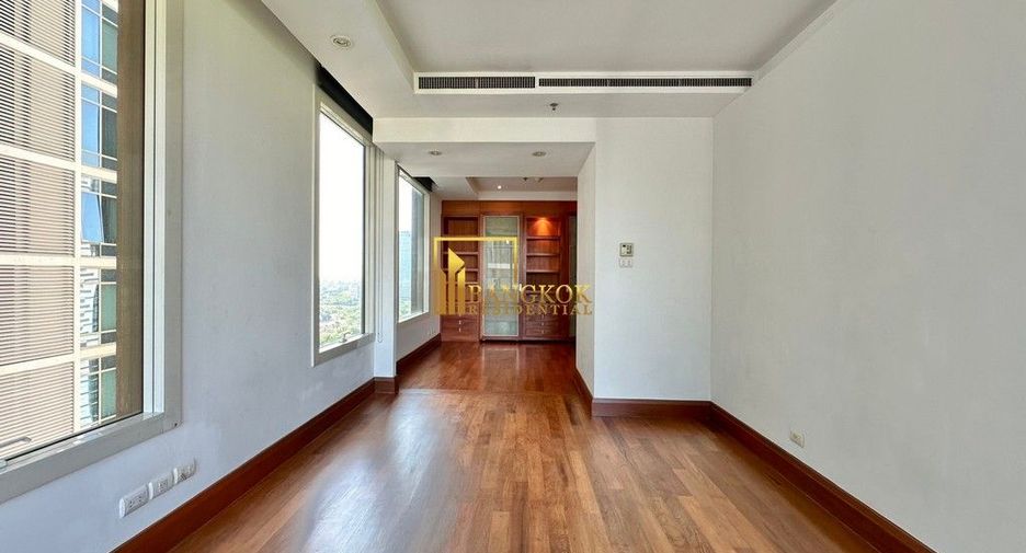 For rent 3 bedrooms apartment in Pathum Wan, Bangkok