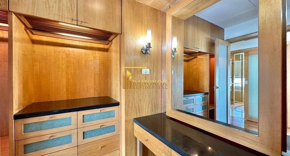 For rent 3 bedrooms apartment in Pathum Wan, Bangkok