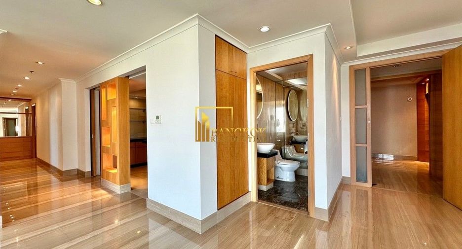 For rent 3 bedrooms apartment in Pathum Wan, Bangkok
