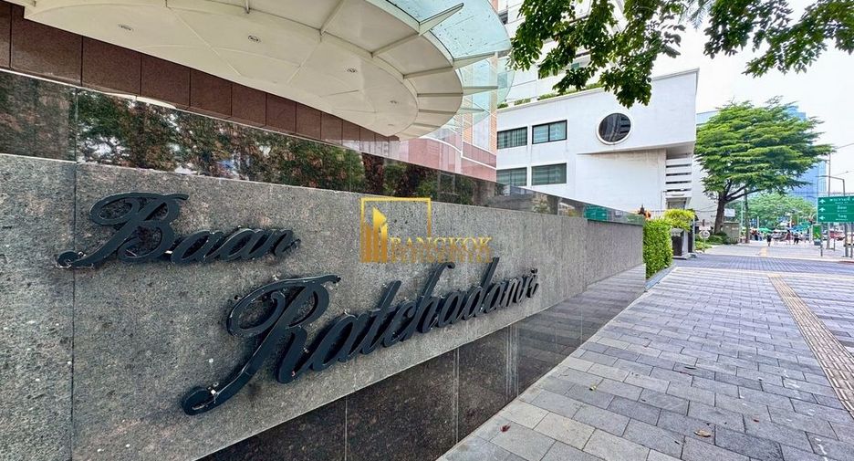 For rent 3 bedrooms apartment in Pathum Wan, Bangkok