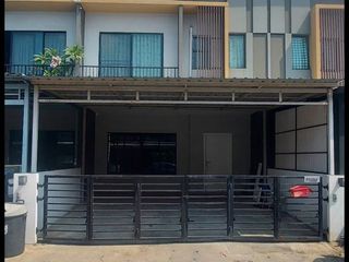 For rent 3 bedrooms townhouse in Suan Luang, Bangkok
