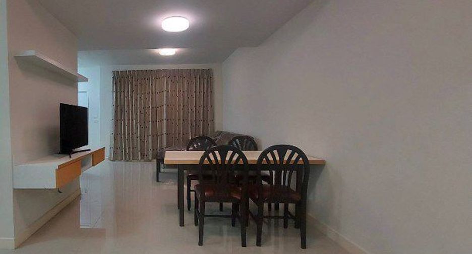 For rent 3 bedrooms townhouse in Suan Luang, Bangkok