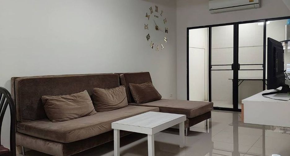 For rent 3 bedrooms townhouse in Suan Luang, Bangkok