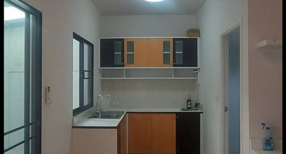 For rent 3 bedrooms townhouse in Suan Luang, Bangkok