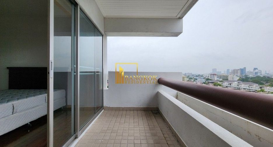 For rent 4 ベッドルーム apartment in Sathon, Bangkok