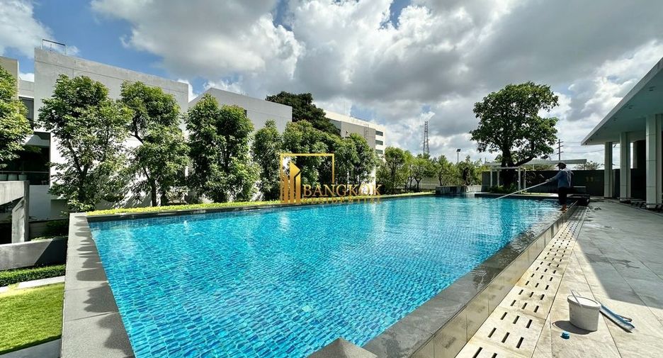 Casa en alquiler de 4 habitaciones en Huai Khwang, Bangkok