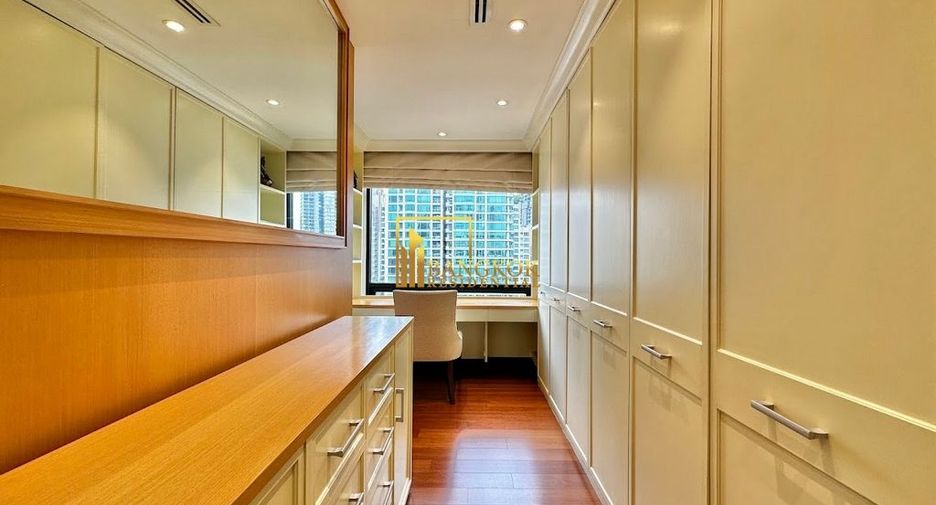 Wohnung zur Miete mit 3 Zimmer in Pathum Wan, Bangkok