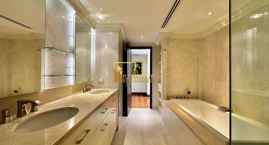 Wohnung zur Miete mit 3 Zimmer in Pathum Wan, Bangkok