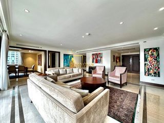 For rent 3 bedrooms condo in Pathum Wan, Bangkok
