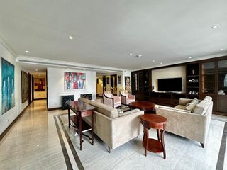 For rent 3 bedrooms condo in Pathum Wan, Bangkok