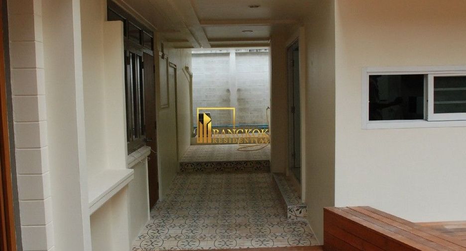 À louer 4 chambres maison à Watthana, Bangkok