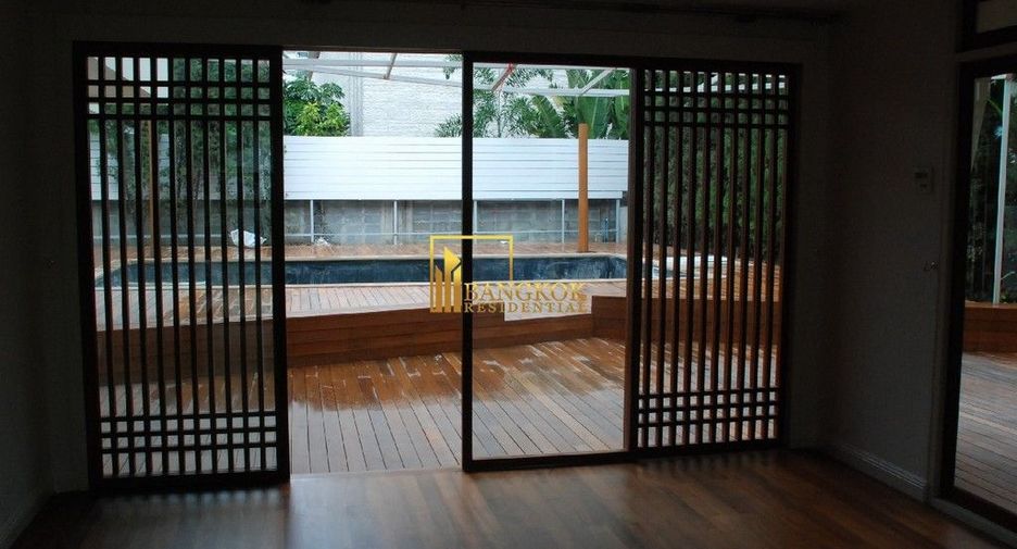 À louer 4 chambres maison à Watthana, Bangkok