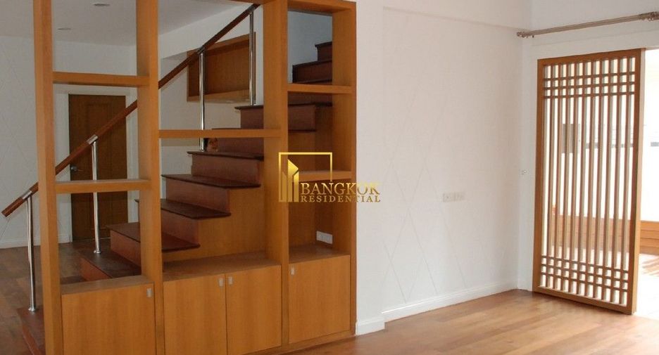 À louer 4 chambres maison à Watthana, Bangkok