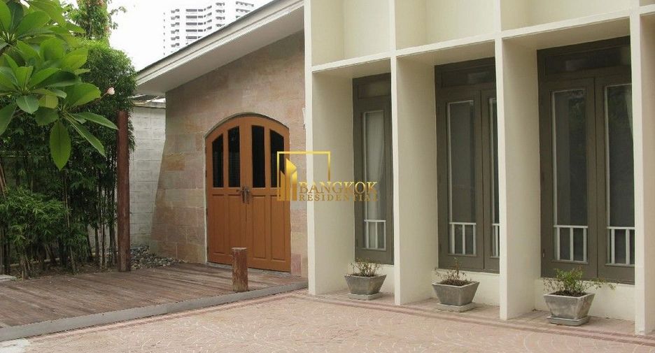 À louer 4 chambres maison à Watthana, Bangkok