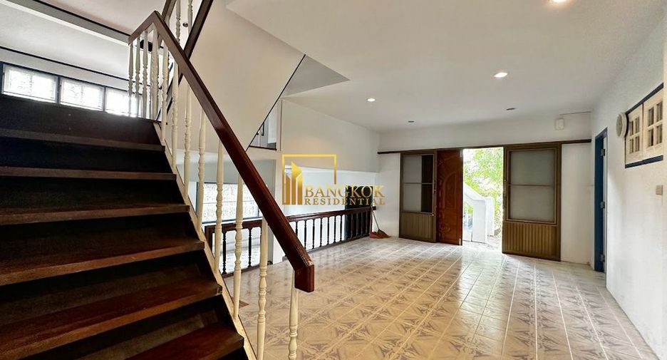 À louer 3 chambres maison à Khlong San, Bangkok