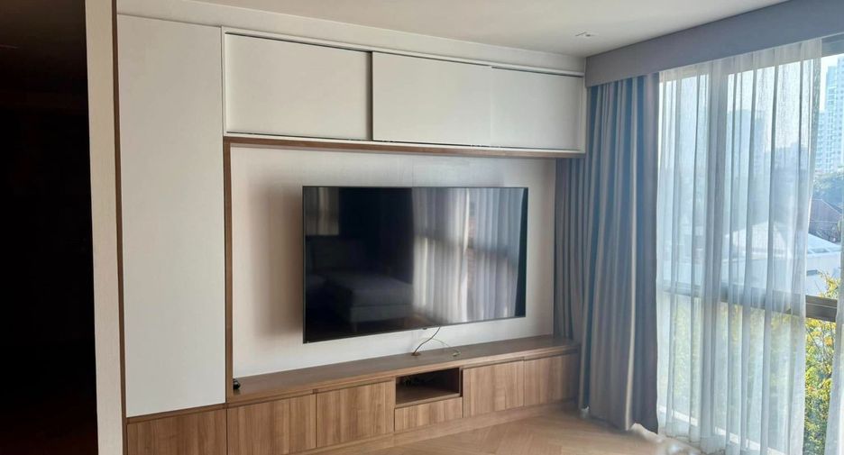 For rent 2 bedrooms condo in Watthana, Bangkok