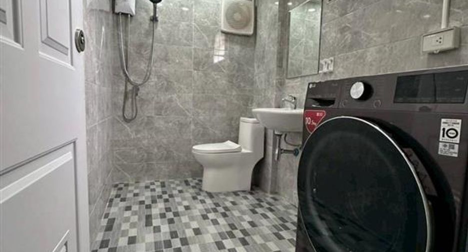For sale 3 bedrooms house in Bang Khun Thian, Bangkok