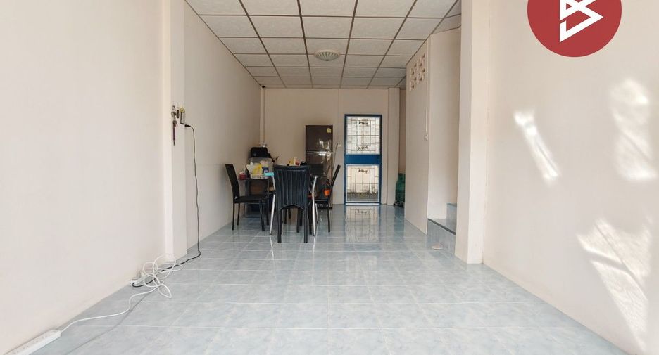 À vendre 3 chambres maison de ville à Phutthamonthon, Nakhon Pathom