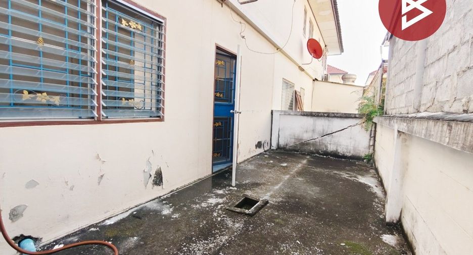 À vendre 3 chambres maison de ville à Phutthamonthon, Nakhon Pathom