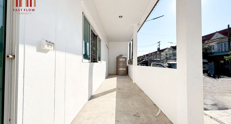 À vendre 2 chambres maison de ville à Khlong Luang, Pathum Thani