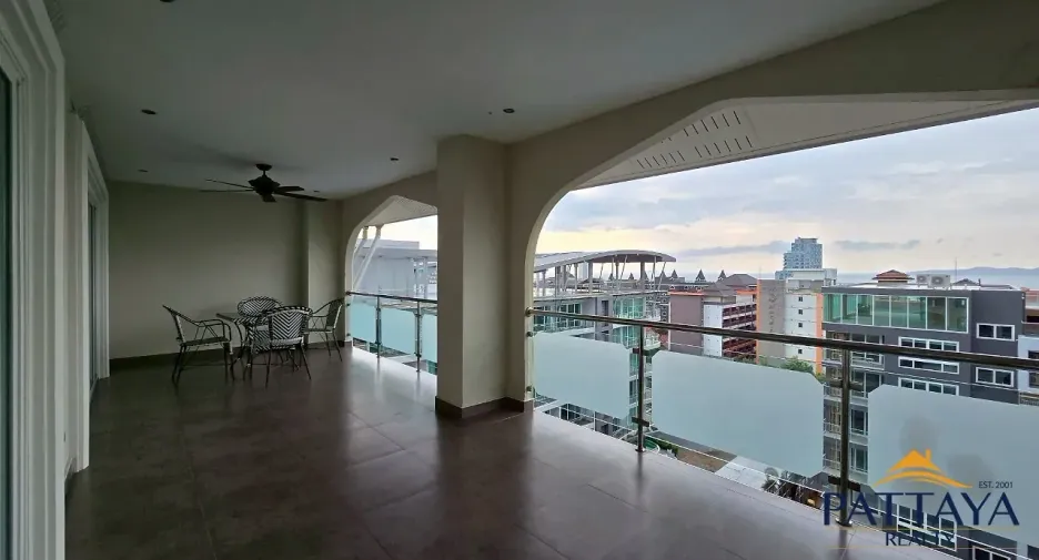 For rent and for sale 2 bedrooms condo in Bang Lamung, Chonburi