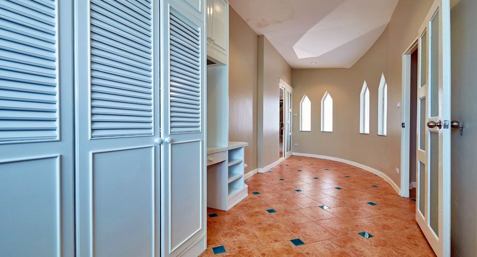 À vendre 5 chambres maison à Bang Lamung, Chonburi