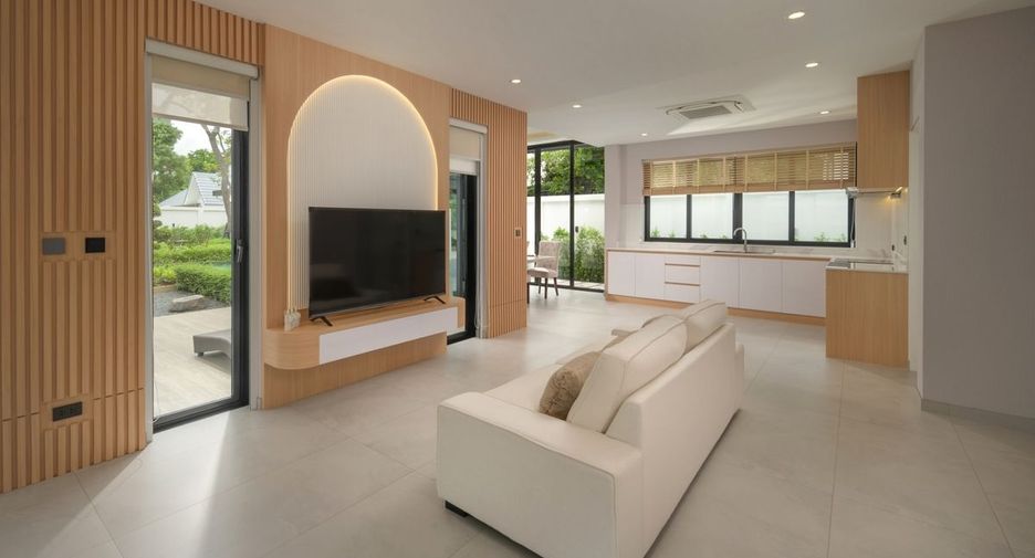 For sale 4 bedrooms house in Mueang Chiang Mai, Chiang Mai