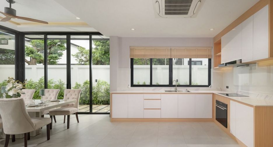 For sale 4 bedrooms house in Mueang Chiang Mai, Chiang Mai