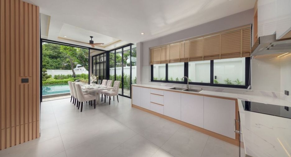 For sale 4 bedrooms house in Mueang Chiang Mai, Chiang Mai