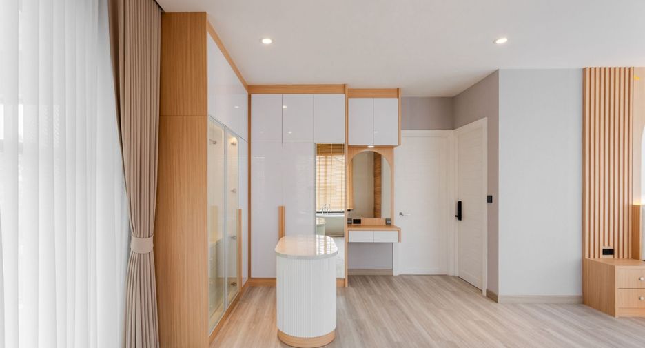 For sale 4 bedrooms house in Mueang Chiang Mai, Chiang Mai