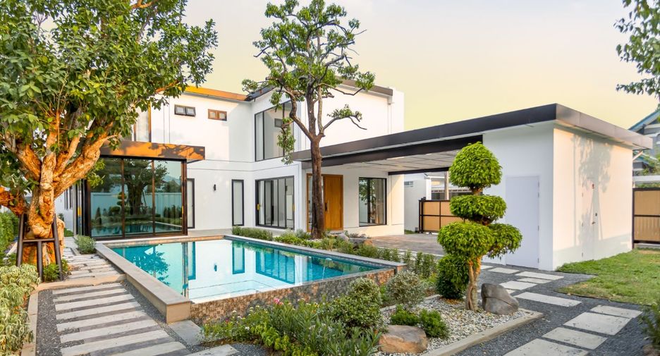 For sale 4 bedrooms house in Mueang Chiang Mai, Chiang Mai