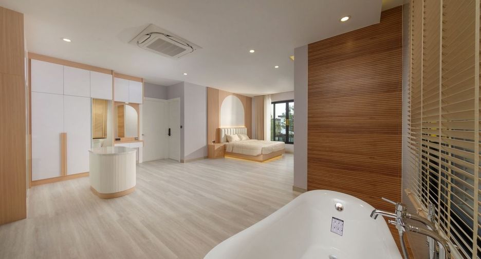 For sale 4 bedrooms house in Mueang Chiang Mai, Chiang Mai