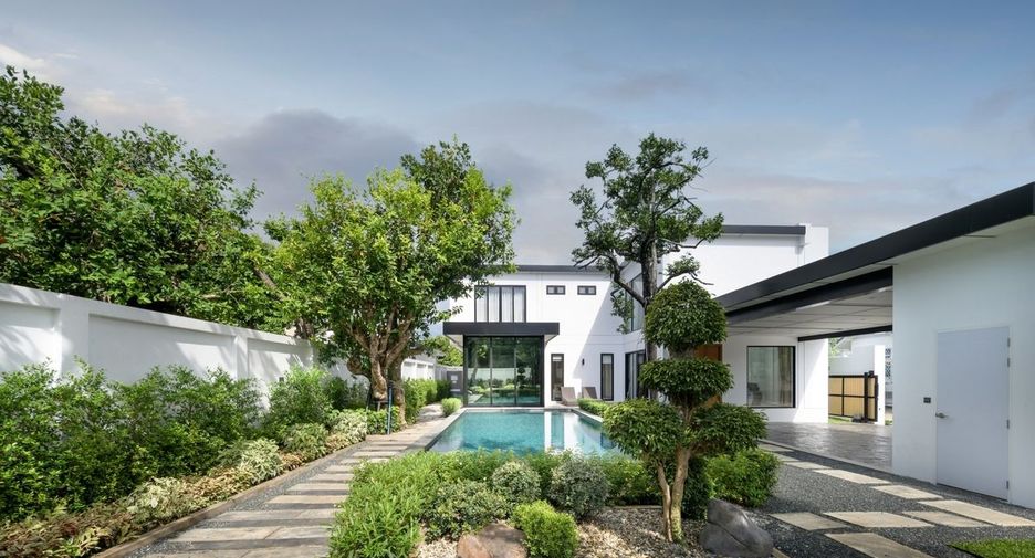 For sale 4 bedrooms house in Mueang Chiang Mai, Chiang Mai