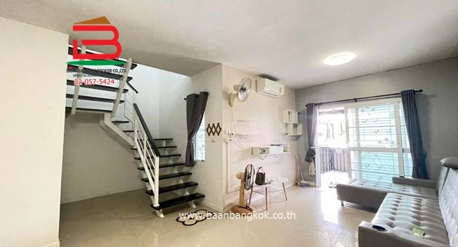 Casa adosada en venta de 3 habitaciones en Khlong Luang, Pathum Thani
