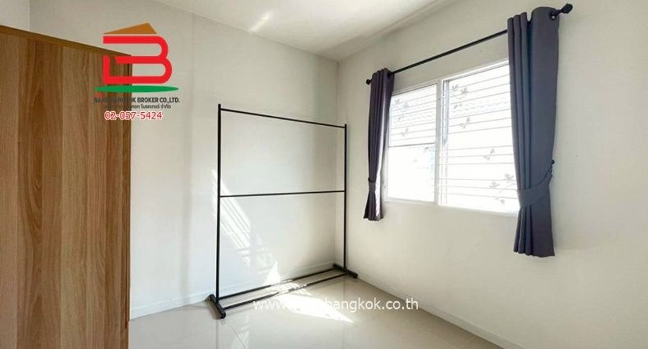 Casa adosada en venta de 3 habitaciones en Khlong Luang, Pathum Thani
